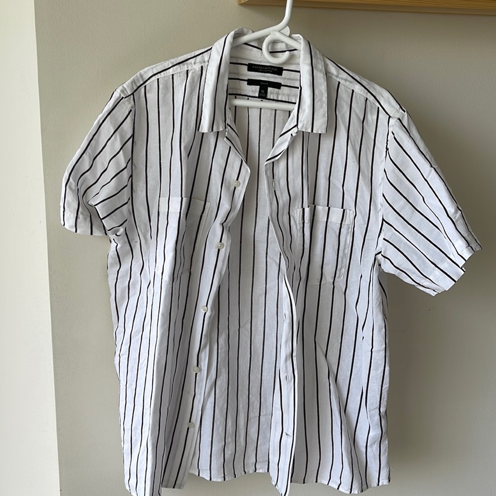 Banana Republic, shirt sleeve shirt, burgundy stripe white shirt